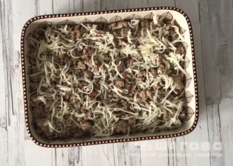 Фото приготовления рецепта: Мусака с баклажанами и фаршем - шаг 5
