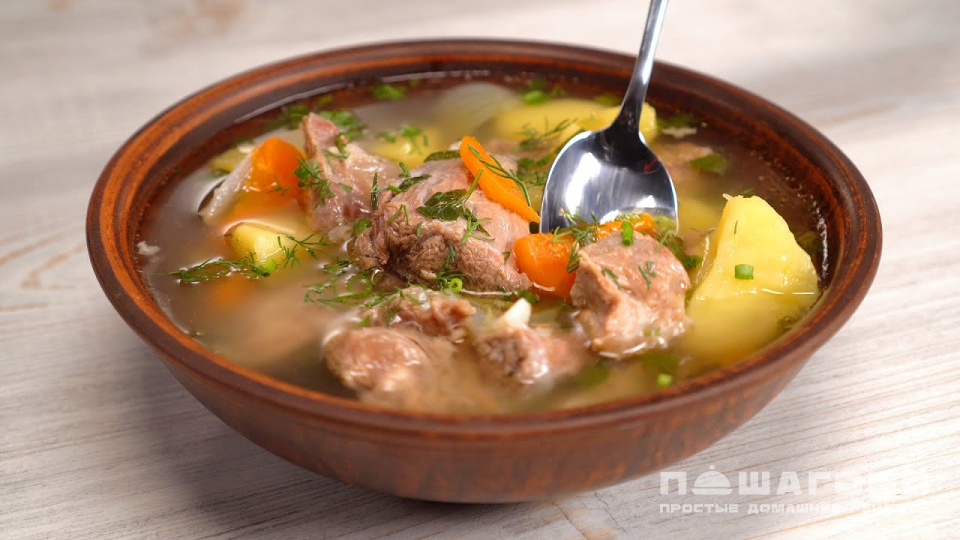 Фото приготовления рецепта: Мясной бульон на кости с овощами - шаг 4