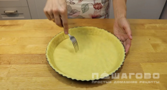 Фото приготовления рецепта: Пирог с заварным кремом и клубникой - шаг 3