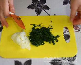 Фото приготовления рецепта: Постный салат из фасоли - шаг 2
