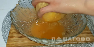 Фото приготовления рецепта: Апельсиновое желе с соком лимона - шаг 3