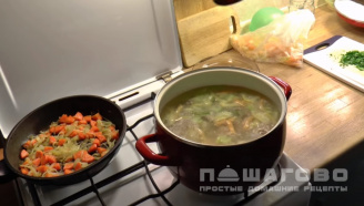 Фото приготовления рецепта: Суп с фрикадельками из говяжьего фарша - шаг 5