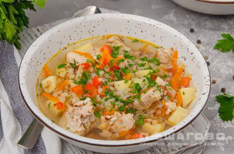 Гречневый суп с курицей и овощами