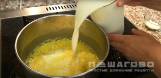 Фото приготовления рецепта: Каша пшенная на молоке - шаг 3