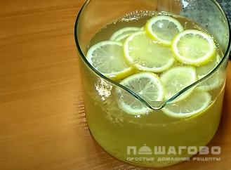 Фото приготовления рецепта: Чай с имбирем и лимоном - шаг 2
