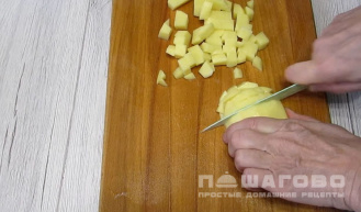 Фото приготовления рецепта: Суп из сушеных грибов с картошкой - шаг 2