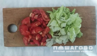Фото приготовления рецепта: Теплый салат с морепродуктами - шаг 3