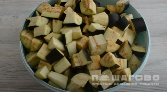 Фото приготовления рецепта: Салат из баклажанов с помидорами (на зиму) - шаг 1