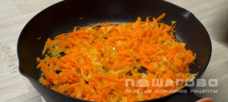 Фото приготовления рецепта: Солянка капустная с сосисками - шаг 3