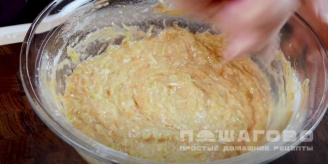 Фото приготовления рецепта: Блины из кабачков с начинкой - шаг 4