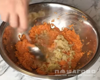 Фото приготовления рецепта: Постные морковные котлеты - шаг 4