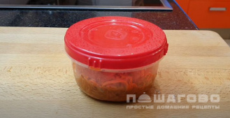 Фото приготовления рецепта: Морковь по-корейски без уксуса - шаг 7