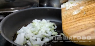 Фото приготовления рецепта: Рассольник классический с рисом и огурцами - шаг 3