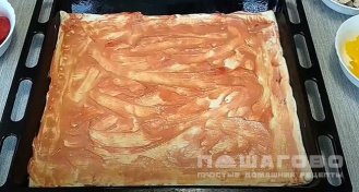 Фото приготовления рецепта: Пицца с кусочками курицы и помидорами - шаг 5