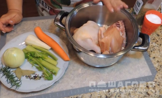 Фото приготовления рецепта: Простой куриный бульон - шаг 2