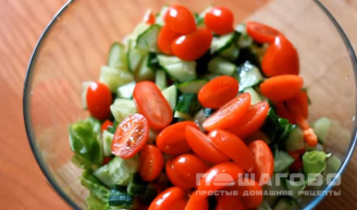 Фото приготовления рецепта: Греческий салат с мятой - шаг 3