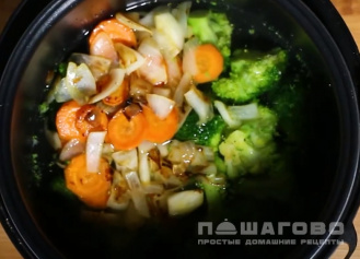 Фото приготовления рецепта: Вегетарианский суп-пюре из брокколи - шаг 3