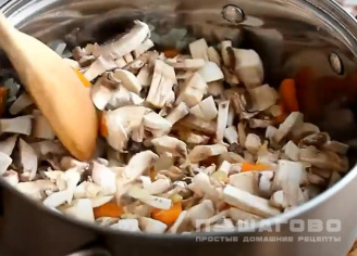 Фото приготовления рецепта: Суп грибной с гречкой - шаг 3