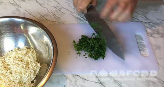 Фото приготовления рецепта: Перец, фаршированный сыром и чесноком - шаг 5