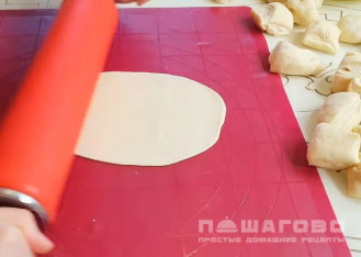 Фото приготовления рецепта: Чебуреки с картошкой и сыром - шаг 5