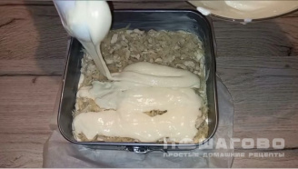 Фото приготовления рецепта: Заливной пирог с курицей и капустой - шаг 7