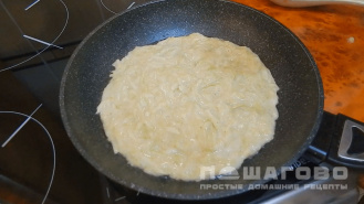 Фото приготовления рецепта: Чебуреки из кабачков с сыром и ветчиной - шаг 2
