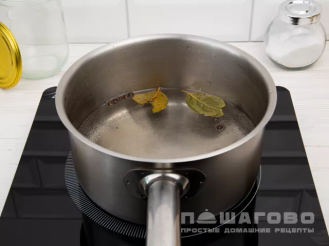 Фото приготовления рецепта: Соленые огурцы на зиму - шаг 3