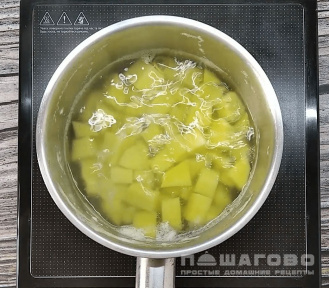 Фото приготовления рецепта: Осетинский пирог с картошкой и сыром (Картофджин) - шаг 1