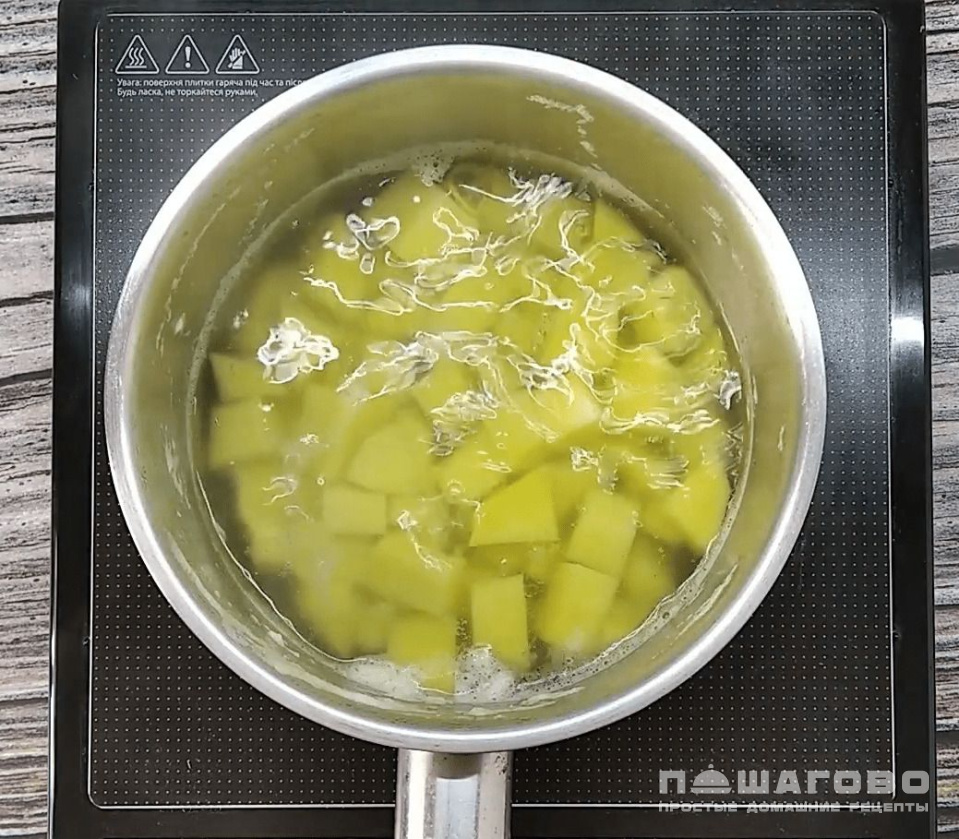 Фото приготовления рецепта: Осетинский пирог с картошкой и сыром (Картофджин) - шаг 1