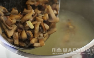 Фото приготовления рецепта: Суп грибной из шампиньонов рецепт с картофелем - шаг 5