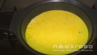 Фото приготовления рецепта: Сырный суп в горшочках в духовке - шаг 8