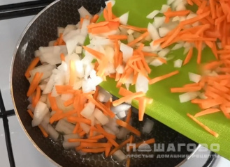Фото приготовления рецепта: Овсяный суп с фрикадельками - шаг 2