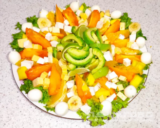 Фото приготовления рецепта: Фруктовый салат с авокадо, хурмой и медом - шаг 4