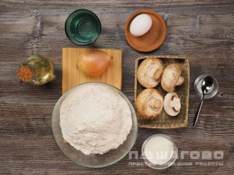 Фото приготовления рецепта: Вареники с грибами - шаг 1