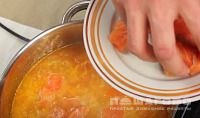 Фото приготовления рецепта: Сливочный суп с семгой - шаг 11