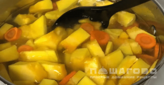 Фото приготовления рецепта: Суп с тыквой и картофелем - шаг 1