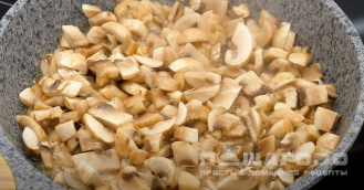 Фото приготовления рецепта: Драники с грибами - шаг 3