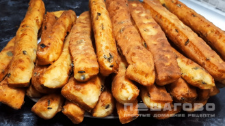 Фото приготовления рецепта: Хлебные палочки с пряностями на кефире - шаг 4