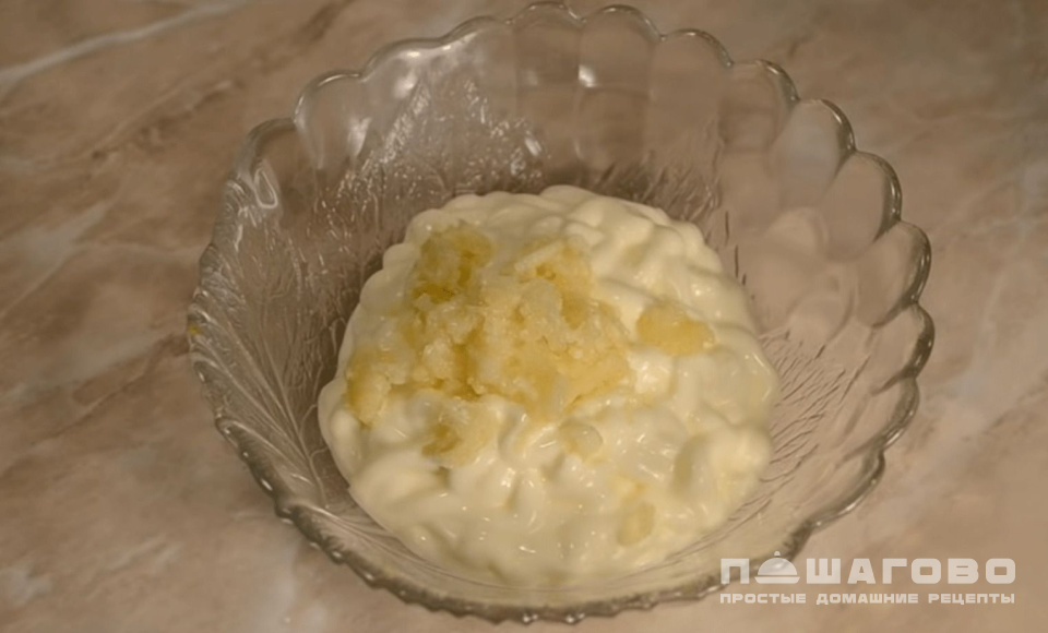 Фото приготовления рецепта: Мясо по-французски в духовке из свинины с помидорами и сыром - шаг 1