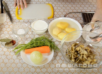 Фото приготовления рецепта: Суп из сушеных белых грибов - шаг 1