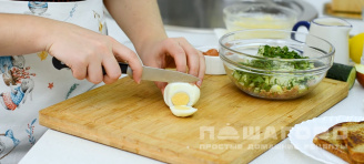 Фото приготовления рецепта: Сэндвич с тунцом - шаг 7