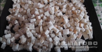 Фото приготовления рецепта: Домашние сухарики из белого хлеба - шаг 2