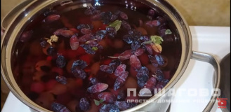 Фото приготовления рецепта: Компот из замороженных ягод - шаг 1