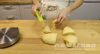 Фото приготовления рецепта: Вкусные домашние пирожки с тыквенной начинкой - шаг 9