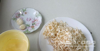 Фото приготовления рецепта: Сыр с чесноком и майонезом - шаг 2