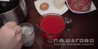 Фото приготовления рецепта: Ёжики в мультиварке с томатно мучной заливкой - шаг 4