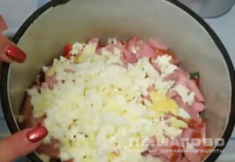 Фото приготовления рецепта: Салат с яйцом и ветчиной - шаг 3
