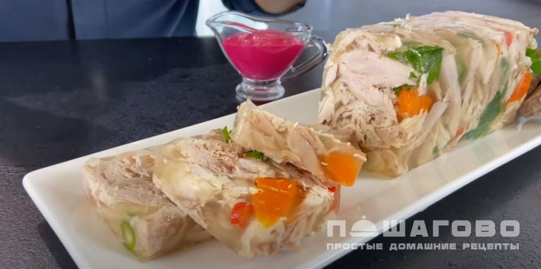 Заливное из курицы с брокколи