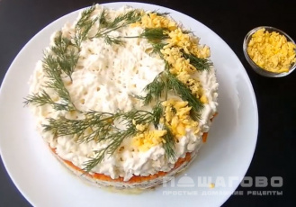 Фото приготовления рецепта: Салат «Мимоза» с плавленым сыром - шаг 7
