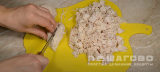 Фото приготовления рецепта: Жюльен с курицей, грибами и сметаной - шаг 4